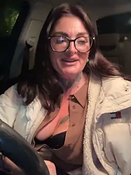 Snapshot of IrishmilfAnna chatting on May 2, 2026, 10:04 pm IrishmilfAnna online show from May 2, 2026, 10:04 pm