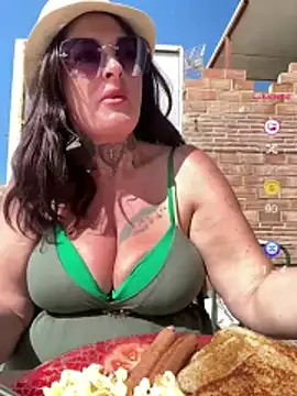 Snapshot of IrishmilfAnna chatting on May 18, 2026, 9:03 am IrishmilfAnna online show from May 18, 2026, 9:03 am