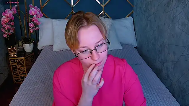 Snapshot of AlexandraGreen chatting on May 30, 2026, 11:43 pm AlexandraGreen online show from May 30, 2026, 11:43 pm