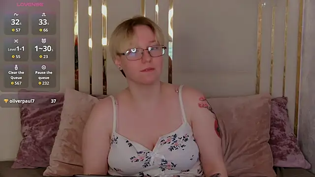Snapshot of AlexandraGreen chatting on May 15, 2026, 11:25 pm AlexandraGreen online show from May 15, 2026, 11:25 pm