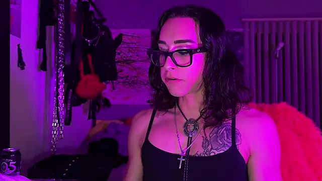 Snapshot of xoFrankie chatting on October 8, 2025, 2:02 am xoFrankie online show from October 8, 2025, 2:02 am