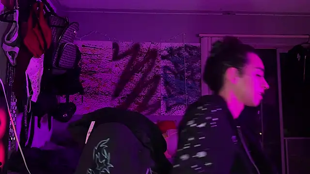 Snapshot of xoFrankie chatting on December 17, 2025, 1:10 am xoFrankie online show from December 17, 2025, 1:10 am