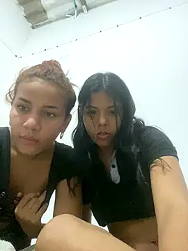 Snapshot of loversexxxles chatting on September 17, 2025, 4:58 am loversexxxles online show from September 17, 2025, 4:58 am