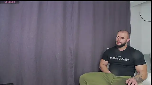 RickyMiami1 online show from November 25, 2025, 6:52 pm