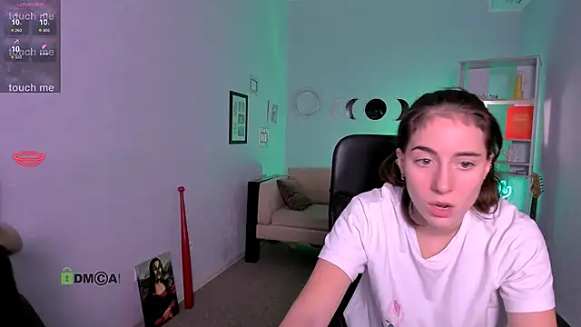 Snapshot of khloebeauty chatting on December 3, 2025, 8:19 pm khloebeauty online show from December 3, 2025, 8:19 pm