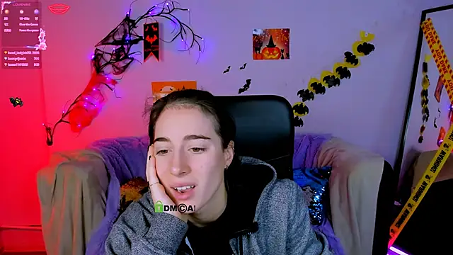 Snapshot of khloebeauty chatting on November 1, 2025, 8:14 pm khloebeauty online show from November 1, 2025, 8:14 pm