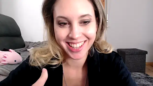 Snapshot of L_Sofia chatting on November 11, 2025, 5:19 pm L Sofia online show from November 11, 2025, 5:19 pm