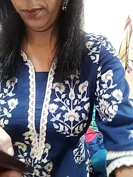 Snapshot of meenu_bhabhi547 chatting on October 29, 2025, 4:22 am meenu bhabhi547 online show from October 29, 2025, 4:22 am