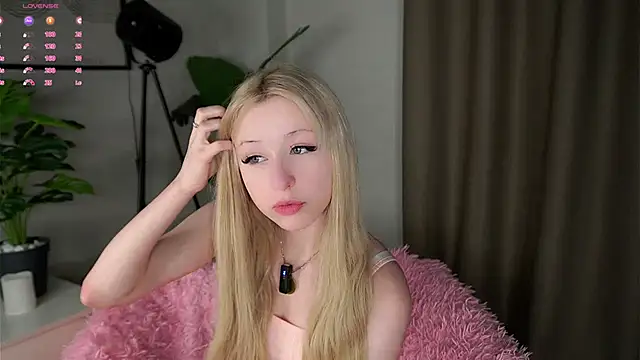 Snapshot of MarciDarugar chatting on November 8, 2025, 3:04 pm MarciDarugar online show from November 8, 2025, 3:04 pm