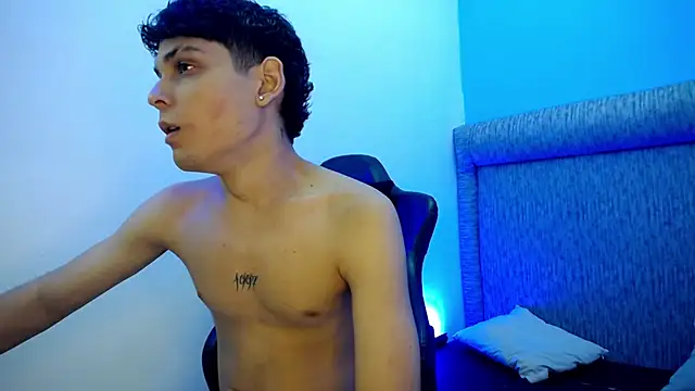 dilan hott  online show from February 16, 2026, 9:02 pm