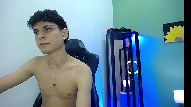 dilan hott  online show from December 19, 2025, 3:47 pm