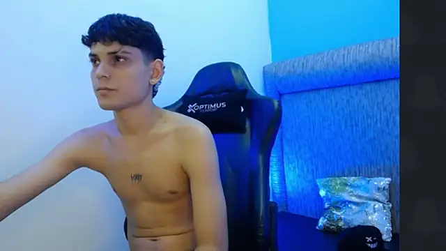 dilan hott  online show from February 9, 2026, 7:56 pm