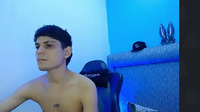 dilan hott  online show from February 24, 2026, 7:37 pm