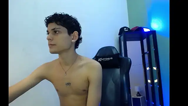 dilan hott  online show from January 19, 2026, 3:05 pm