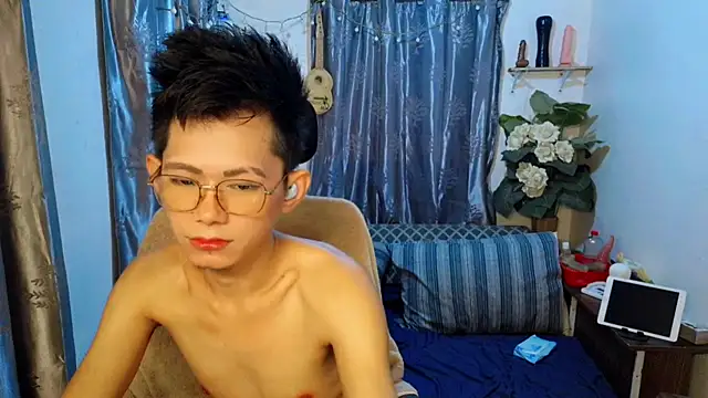 Snapshot of Skinny_CumLoader69 chatting on February 6, 2026, 12:23 pm Skinny CumLoader69 online show from February 6, 2026, 12:23 pm