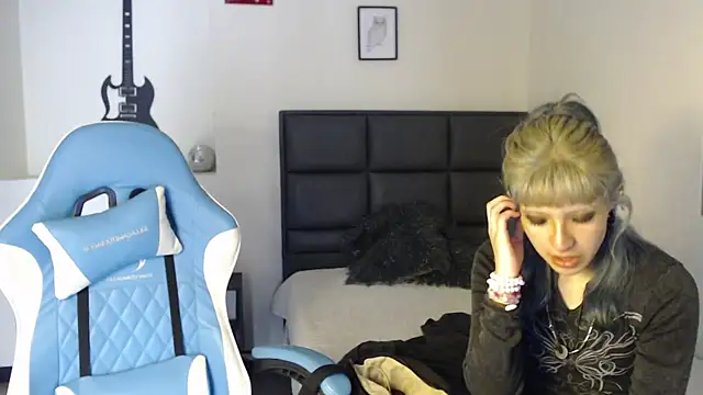 Snapshot of Amnesia_ chatting on November 5, 2025, 12:41 pm Amnesia online show from November 5, 2025, 12:41 pm