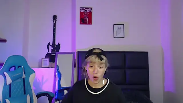 Snapshot of Amnesia_ chatting on November 11, 2025, 12:55 pm Amnesia online show from November 11, 2025, 12:55 pm