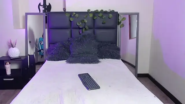 Snapshot of Amnesia_ chatting on November 10, 2025, 1:05 pm Amnesia online show from November 10, 2025, 1:05 pm