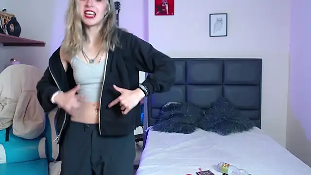 Snapshot of Amnesia_ chatting on November 13, 2025, 12:53 pm Amnesia online show from November 13, 2025, 12:53 pm