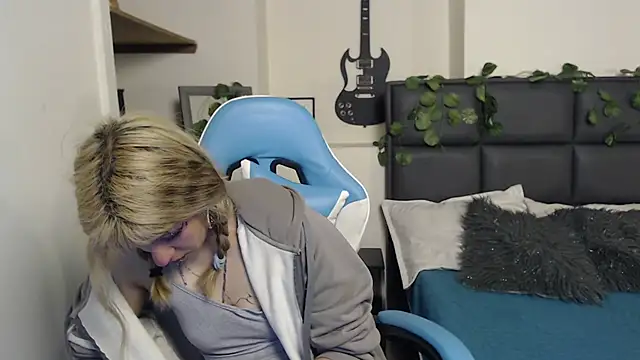 Snapshot of Amnesia_ chatting on December 3, 2025, 12:48 pm Amnesia online show from December 3, 2025, 12:48 pm