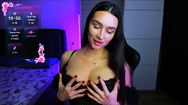 Veronica Larsson online show from November 13, 2025, 8:24 pm