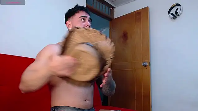 tommyblessd1 online show from November 30, 2025, 8:04 am