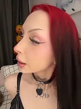 Lina Thornton  online show from November 14, 2025, 11:19 pm