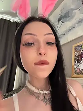 Lina Thornton  online show from April 2, 2026, 10:11 am