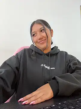 SharaRous online show from February 17, 2026, 3:20 pm