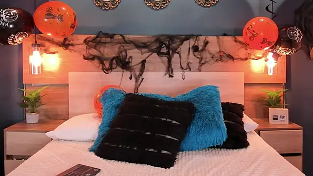 Snapshot of SusanAdams1 chatting on October 31, 2025, 1:35 am SusanAdams1 online show from October 31, 2025, 1:35 am