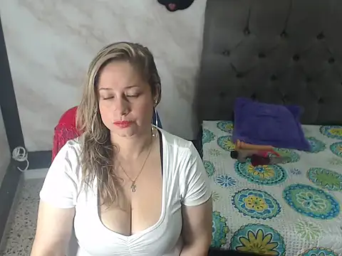 Snapshot of Brenda_bigtitis chatting on November 8, 2025, 5:05 pm Brenda bigtitis online show from November 8, 2025, 5:05 pm