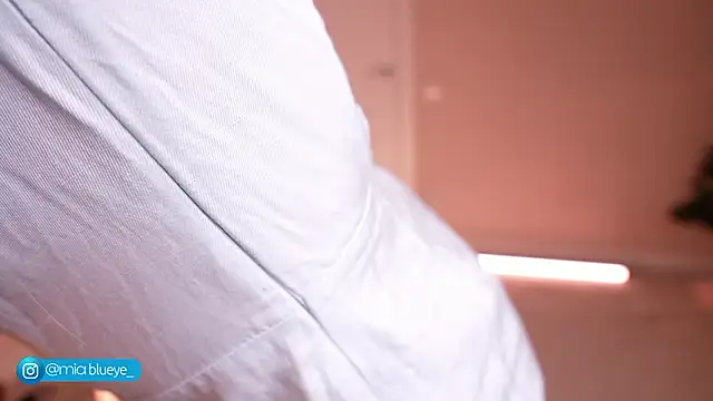 Miablueye online show from February 23, 2026, 3:56 pm