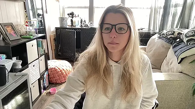 Snapshot of playwithdakota chatting on November 11, 2025, 3:40 pm playwithdakota online show from November 11, 2025, 3:40 pm