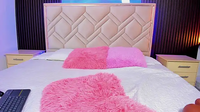 Snapshot of MiaaFarrel chatting on December 17, 2025, 7:19 pm MiaaFarrel online show from December 17, 2025, 7:19 pm