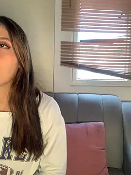 Snapshot of KloePink_ chatting on December 4, 2025, 12:04 pm KloePink online show from December 4, 2025, 12:04 pm