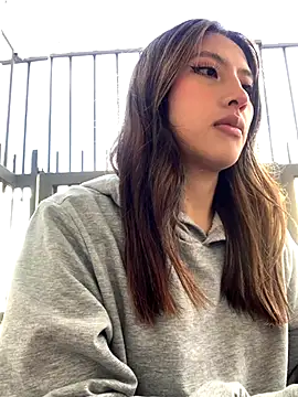 Snapshot of KloePink_ chatting on December 3, 2025, 12:26 pm KloePink online show from December 3, 2025, 12:26 pm