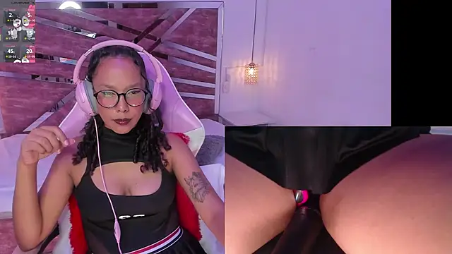 Snapshot of NovaLyn chatting on November 4, 2025, 4:16 am NovaLyn online show from November 4, 2025, 4:16 am