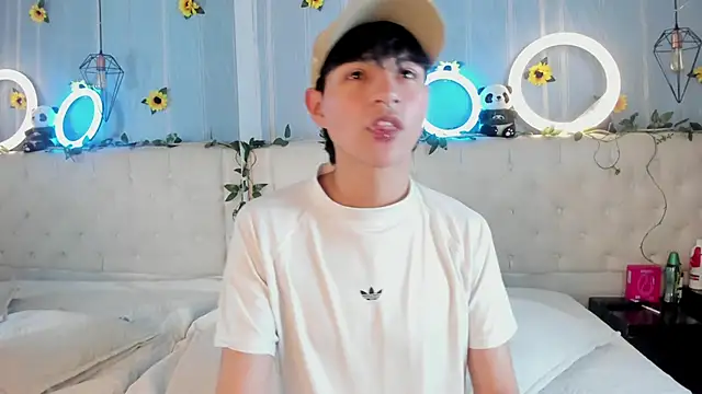 AleAurarashi online show from November 18, 2025, 4:38 am