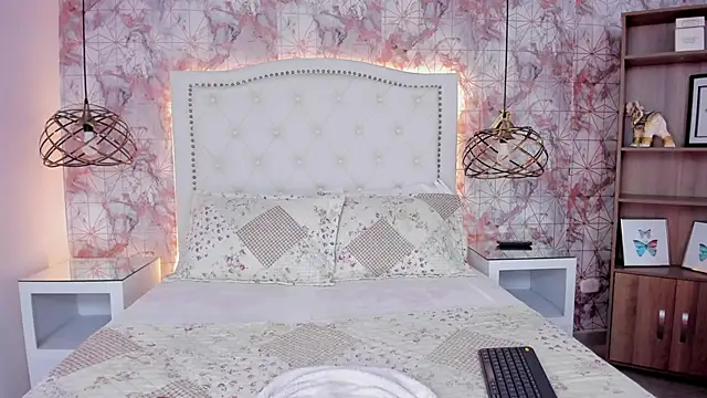 ScarletMore online show from December 5, 2025, 1:21 pm