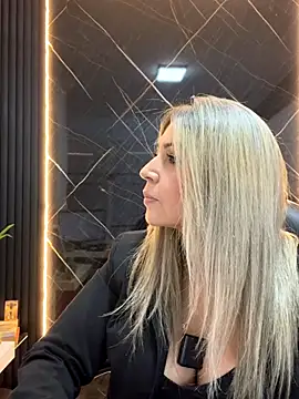 Snapshot of Helena_Foxxx chatting on November 7, 2025, 2:43 pm Helena Foxxx online show from November 7, 2025, 2:43 pm