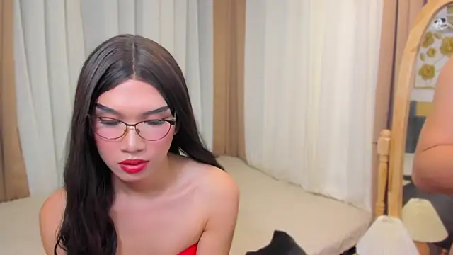 Snapshot of MaxCollins chatting on December 13, 2025, 8:04 pm MaxCollins online show from December 13, 2025, 8:04 pm