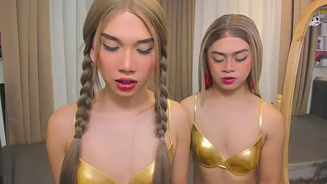 Snapshot of MaxCollins chatting on November 26, 2025, 7:47 pm MaxCollins online show from November 26, 2025, 7:47 pm