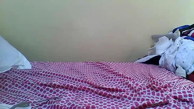 Snapshot of lilbaby15333 chatting on February 19, 2026, 12:13 pm lilbaby15333 online show from February 19, 2026, 12:13 pm