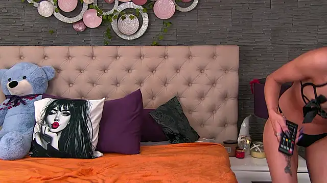 VannyFoxx online show from March 27, 2026, 3:24 pm