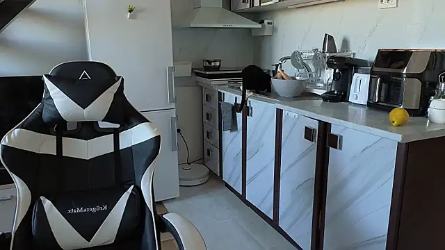 RyanStorm  online show from November 4, 2025, 1:59 pm