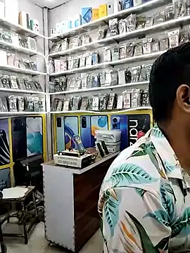 avi007p online show from September 17, 2025, 1:13 pm