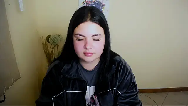 Snapshot of _Trisha_li chatting on October 13, 2025, 12:07 pm  Trisha li online show from October 13, 2025, 12:07 pm