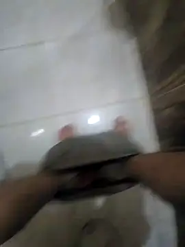 Snapshot of WelloffUpthrow chatting on December 20, 2025, 8:12 pm WelloffUpthrow online show from December 20, 2025, 8:12 pm