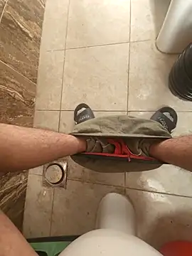 Snapshot of WelloffUpthrow chatting on December 18, 2025, 8:08 am WelloffUpthrow online show from December 18, 2025, 8:08 am