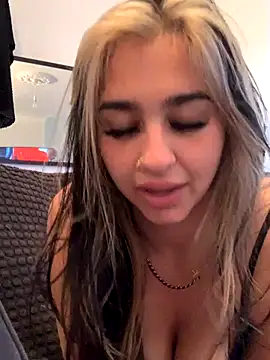 Snapshot of BrunetteBrat-xo chatting on November 17, 2025, 9:57 am BrunetteBrat-xo online show from November 17, 2025, 9:57 am